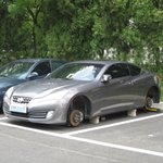 아파트 내 주차 된 차량의 타이어를 <b>도난</b>당했습니다.