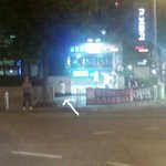 교보문고 <b>성남</b>점앞에 벌서는걸로 보이는 학생??