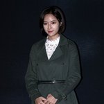 황정음 '더워 보이는 <b>트랜</b>치 코트'