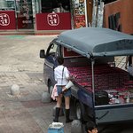 <b>의문</b>의 홍대 계란녀..