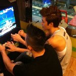 오락하는 <b>러닝</b>셔츠 브라더스 세븐, 태양