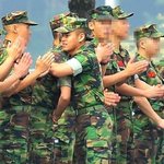 정든 부대를 뒤로하고, <b>전역</b>을 신고한 '이정'