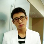 <b>더블</b>케이, 머리 자르니 미남돋네!!