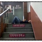 (노상<b>취침</b> 20) * 아저씨! 가게 문 열어야 돼욧!! *