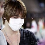 눈도 제대로 못뜨고 <b>입국</b>하는 영웅재중
