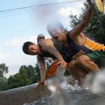 <b>더블</b>케이, 서핑 중??