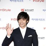 신촌지하철에서의 수트남찾습니다!!