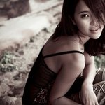 란제리 화보에 <b>동참</b>한 군살없는 몸매 '백지영'