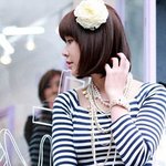 머리에 꽃 달고 청순해진 '황정음' 인형<b>포스</b>