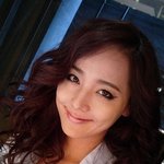 잘 빠진 아이라인, 고양이 같은 <b>유진</b>