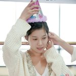 생파 중 <b>배다해</b>, 피부에 우유를 끼얹나