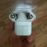 ★아이폰 충전기가 터졌습니다!(사진有)