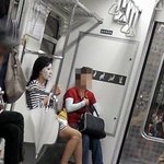 대박 지하철에서 팩하는 여자~