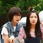 장난스런 키스 윤승아, 안경 벗으니 <b>꽃미녀</b>!