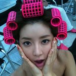 미용실에서 셀카, 바비<b>인형</b> 같은 '박한별'