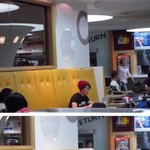 공항에서 인터넷중인 박재범 최근 모습