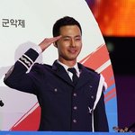 <b>소시</b> 서현이만도 못한 조인성의 거수경례