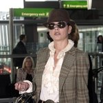 <b>캐서린</b> 제타 존스의 공항 패션