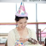 <b>발톱</b>으로 이마를 긁적이는 배다해