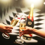 신나는 샴페인파티 현장으로 고고고~