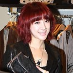 <b>서인영</b> '빨간 머리도 잘 어울리네'
