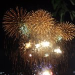 여의도 불꽃축제 <b>명당</b>자리는 버스정류장 위?