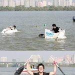 종이배 띄우기 <b>do</b>! <b>do</b>! <b>do</b>! 진짜 하는 사람이 있네 ㅋㅋ...