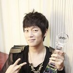 1위 후 <b>폭풍</b>눈물 흘리는 '비스트' 양요섭