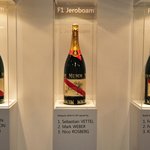 <b>포뮬러</b>원 전시회에서 본 샴페인