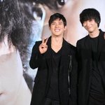 블랙커플룩을 선보인 강동원과 고수! 초능력자 제작보고회 현장!