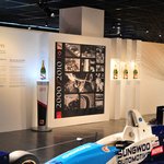 <b>포뮬러</b>원 전시회에서 본 샴페인