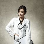 여의사로 변신한 '티아라' <b>소연</b>
