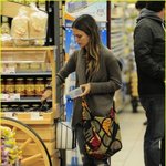 <b>레이첼</b>, 수산 장화도 패션으로 소화해