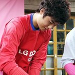 차두리 기성용 완전 <b>진지</b>하게 김치 담그는 모습ㅋㅋ