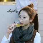박수진 <b>와인</b>잔과 비교로 얼굴 작은거 인증! 테이스티 로드 촬영현장