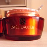 에스티로더 나이트크림에서 플라스틱 비닐이 나왔어요!!