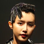 부자연스런 <b>미소</b> 채정안