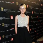 머리 쫙 붙인 캐리 멀리건