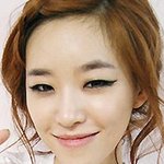 눈화장이 먹여 살리는 <b>여자</b> 아이돌