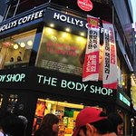 7일날 명동에 나갔는데 명동한<b>복판</b>에서 g20관련유인물들이..