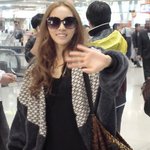 소시한테 <b>밀리지</b> 않는 카라 공항패션