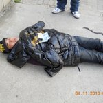 길거리에서 잠을 자는 제 친구를 소개합니다.