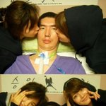 신세경-최수영, 박승일 <b>코치</b> 뺨에 뽀뽀 화제