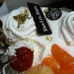 뚜<b>xxx</b> 케익에서 곰팡이 핀 방울토마토가 ㅜㅠ