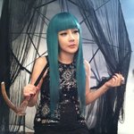 박봄 <b>파랑</b>머리