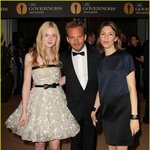 귀여운 리본 드레스의 엘 패닝