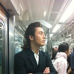 시상식 <b>차림</b>으로 지하철 탄 장혁