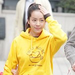 <b>연일</b> 좋은일에 참여하는 한지민