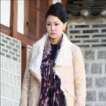 <b>신은경</b> VS 이윤지 무스탕 코트 대결!