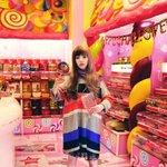 태엽girl. "이지안"이 <b>제안</b>하는 유니크하면서 사랑스런 패션...